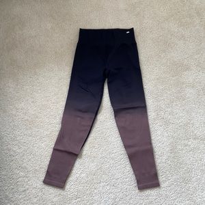 Pink Victoria’s Secret legging. Textured black to purple ombré. Size small